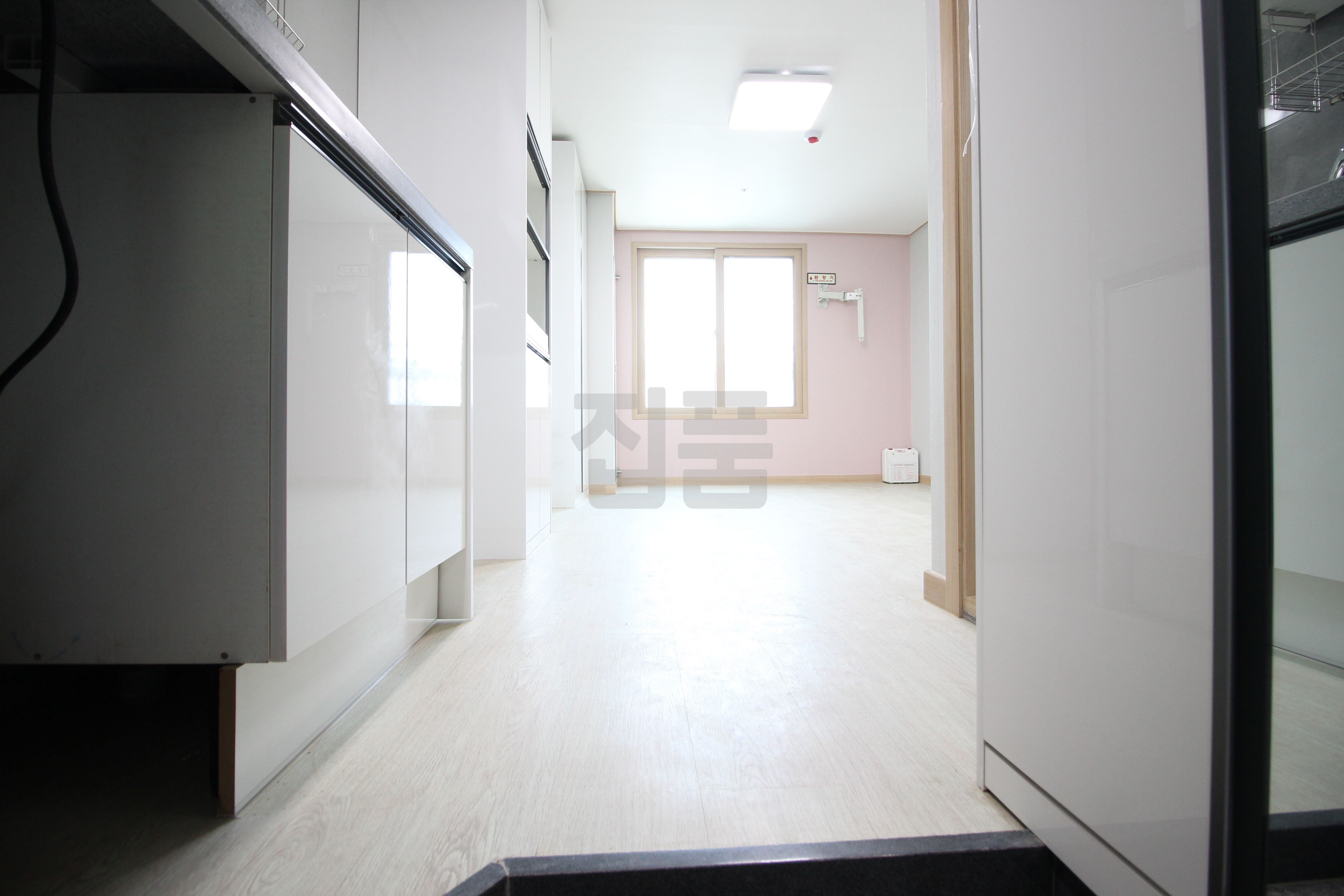 경기 수원시 팔달구 인계동 스위트빌II 월세 2000만원 43만원 매물 이미지