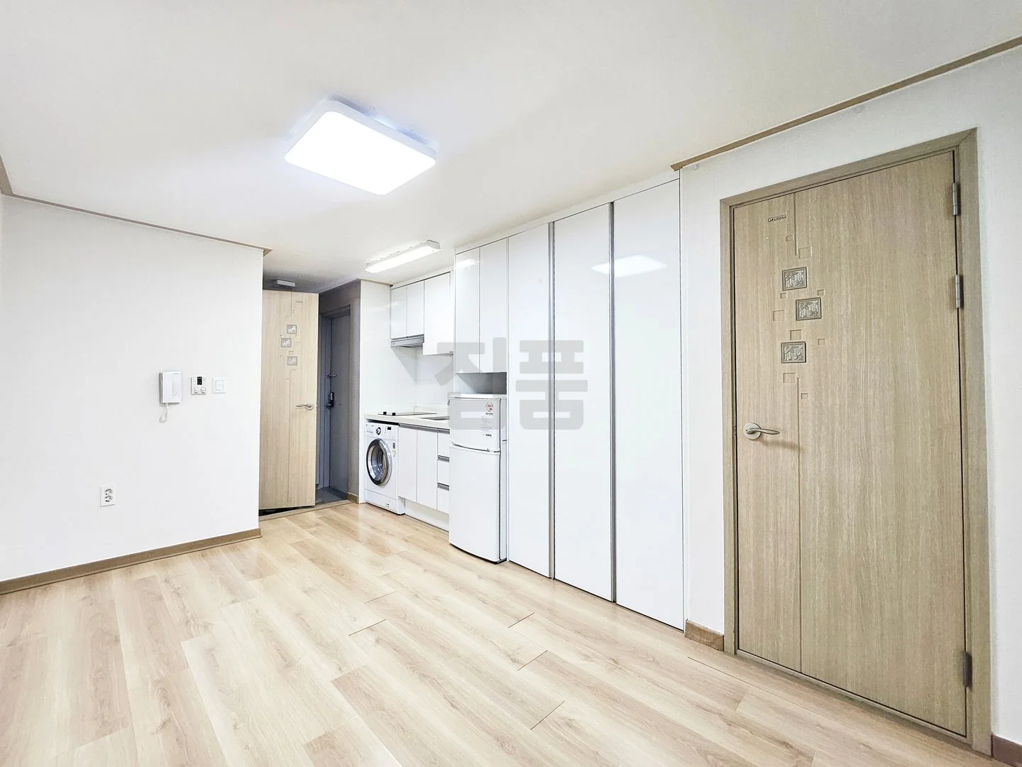 서울 강남구 역삼동 그레이스빌 월세 2000만원 81만원 매물 이미지