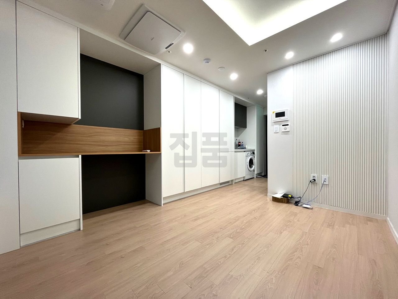 서울 강남구 역삼동 J트리타워오피스텔 월세 1000만원 108만원 매물 이미지