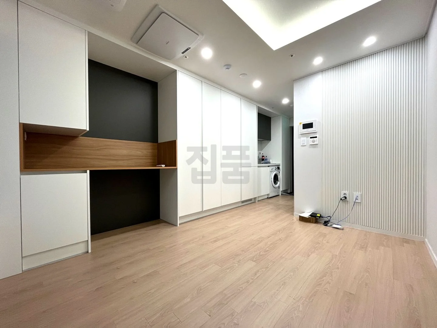 서울 강남구 역삼동 J트리타워오피스텔 월세 1000만원 108만원 매물 이미지